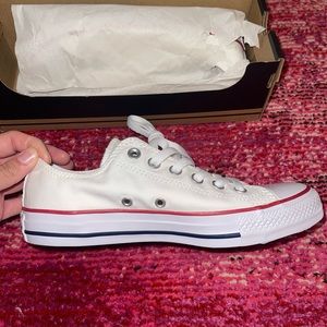 Women’s Converse Chuck Taylor All Star Classic in size 7.5! Brand new!